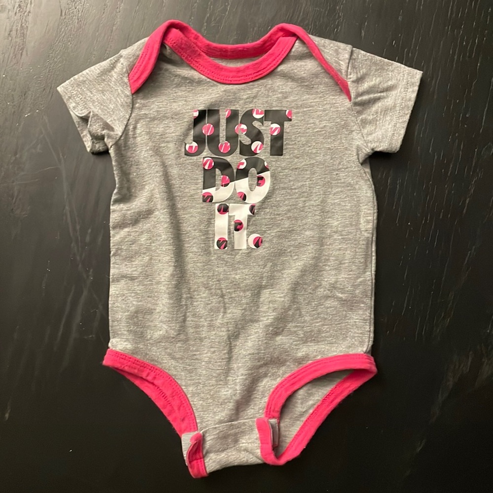 Nike onesie size 3/6M
